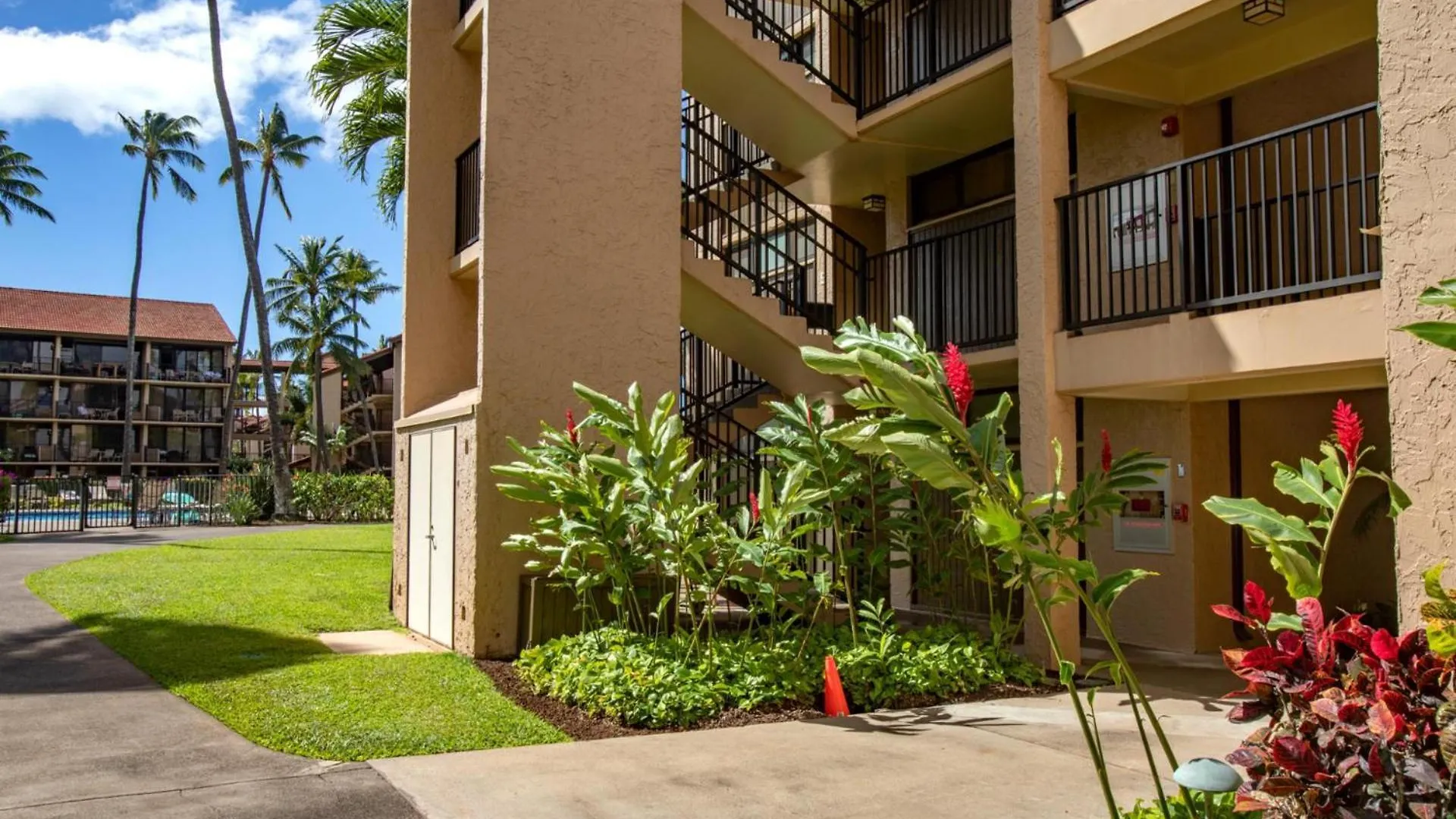 Kbm Resorts Free Car Papakea Pka-201 Oceanfront Corner Unit With Unobstr-Ucted Views Kaanapali